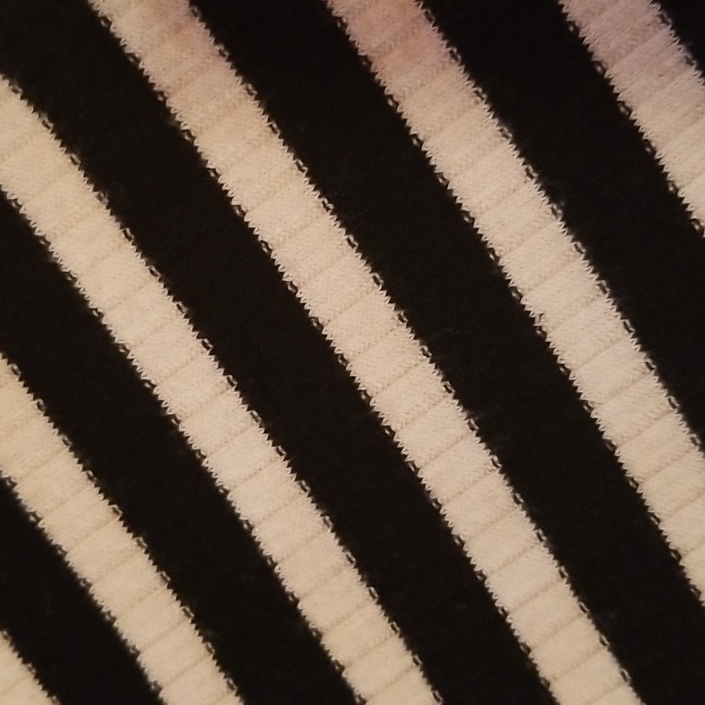 Medium ANA Ribbed Top. - Picture 8 of 8